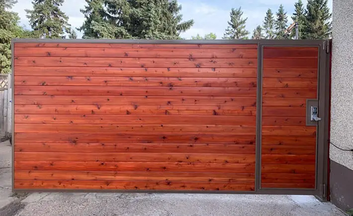 how wide should an rv gate be